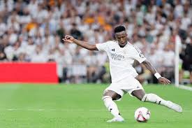 米兰体育APP：热刺传奇队-米兰荣耀队，罗比-基恩戴帽，皮尔洛任意球世界波.